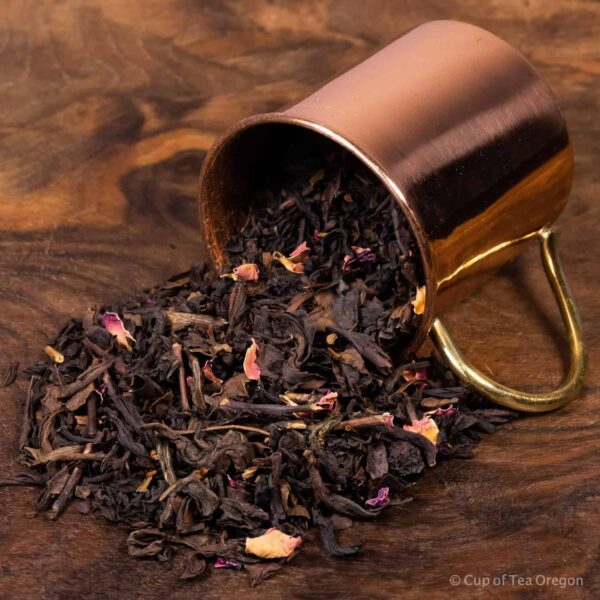 Chokeberry oolong loose tea in cup