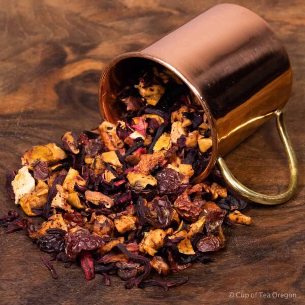strawberry kiwi loose tea in cup